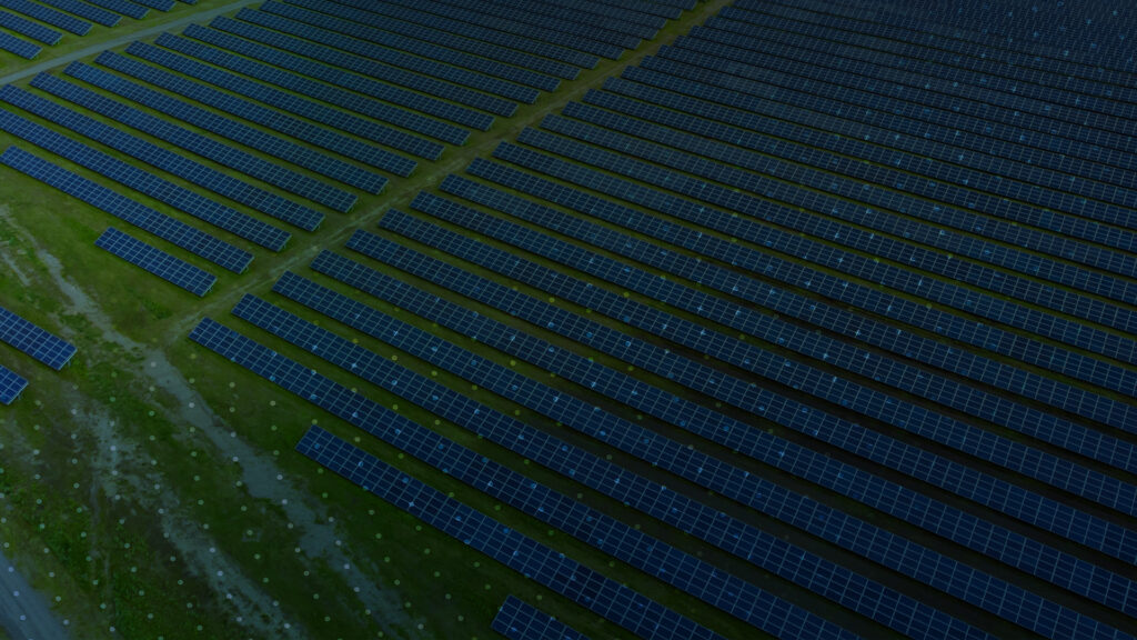 Agrivoltaico intelligente: pannelli fotovoltaici integrati con coltivazioni agricole per una produzione sostenibile