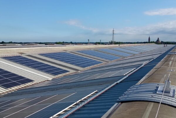 Installazione fotovoltaica industriale su copertura aziendale da Gaia Energy