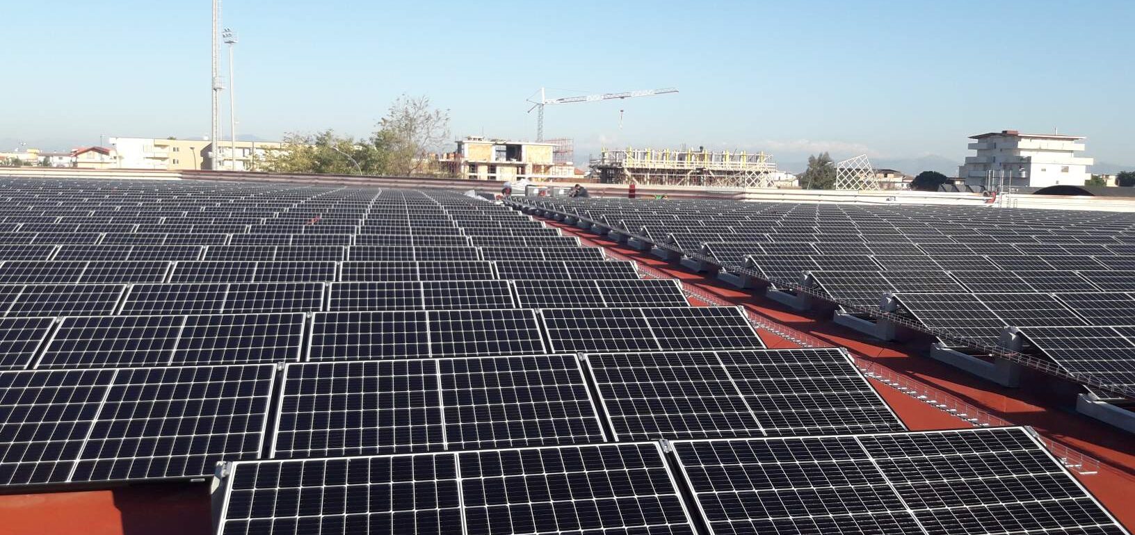Installazione di impianto fotovoltaico su copertura industriale da Gaia Energy
