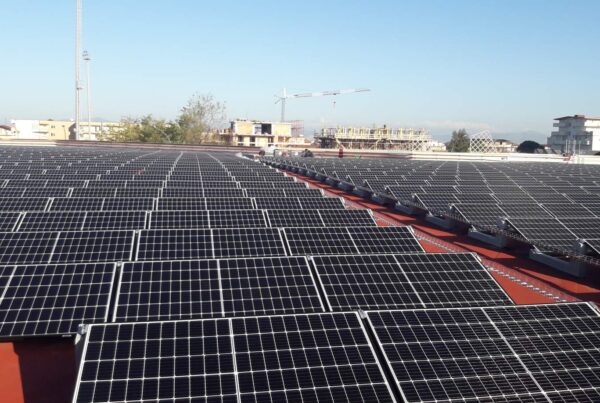 Installazione di impianto fotovoltaico su copertura industriale da Gaia Energy