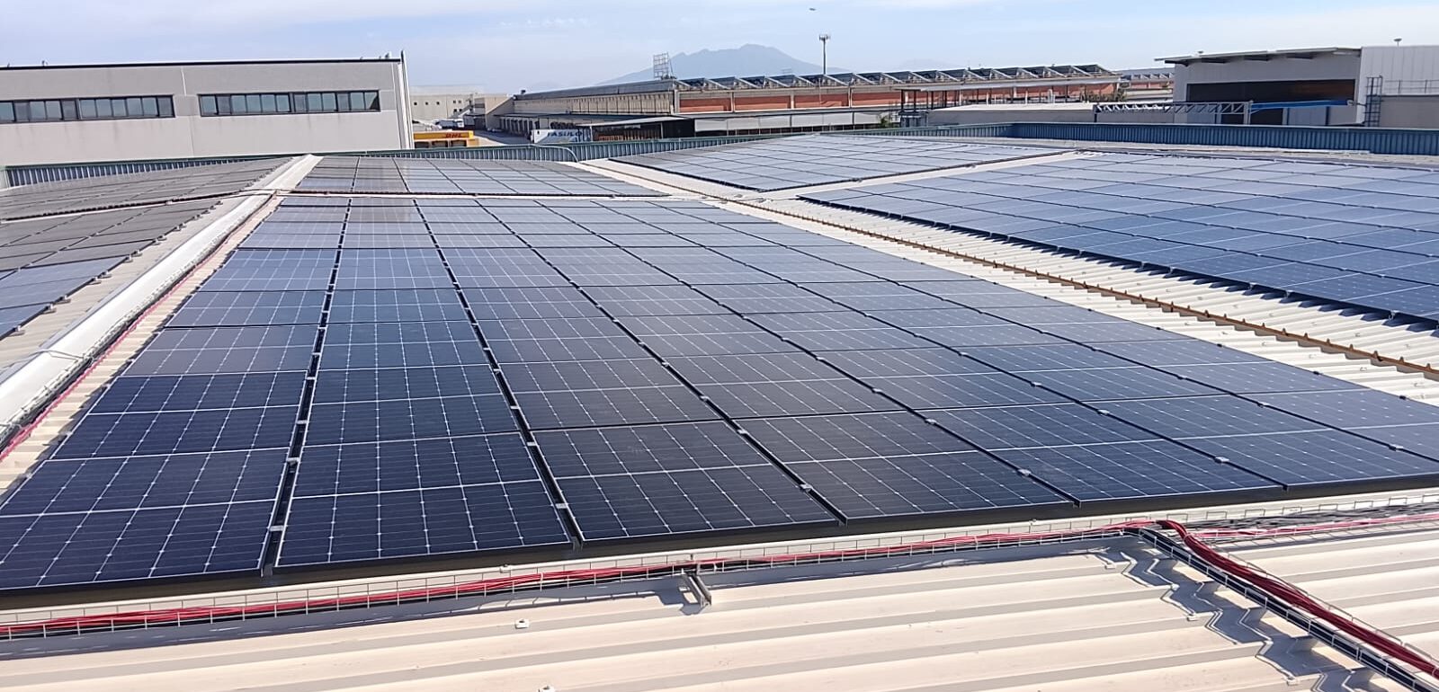 Pannelli solari fotovoltaici installati su stabilimento industriale da Gaia Energy